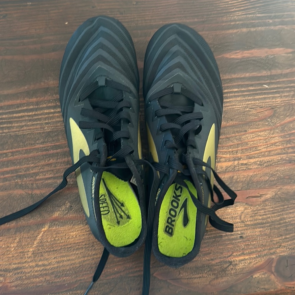 Brooks Men’s QW-K v3 Track Spikes/Shoes